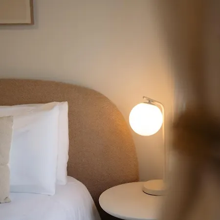 Luxury View & Balcony - Ac & Elevator ליסבון