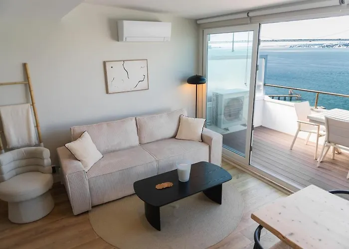 Luxury View & Balcony - Ac & Elevator
