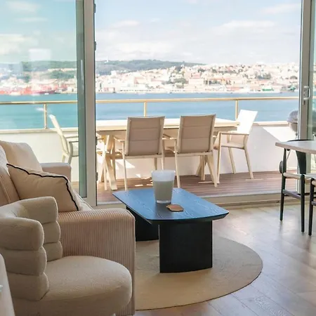 Luxury View & Balcony - Ac & Elevator * Lisbona
