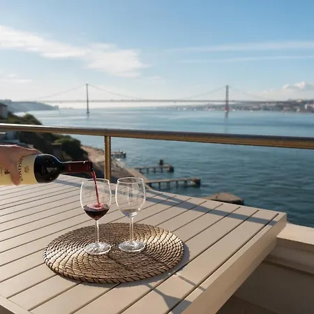 Luxury View & Balcony - Ac & Elevator * Lisbona