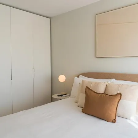 Luxury View & Balcony - Ac & Elevator Lejlighed *