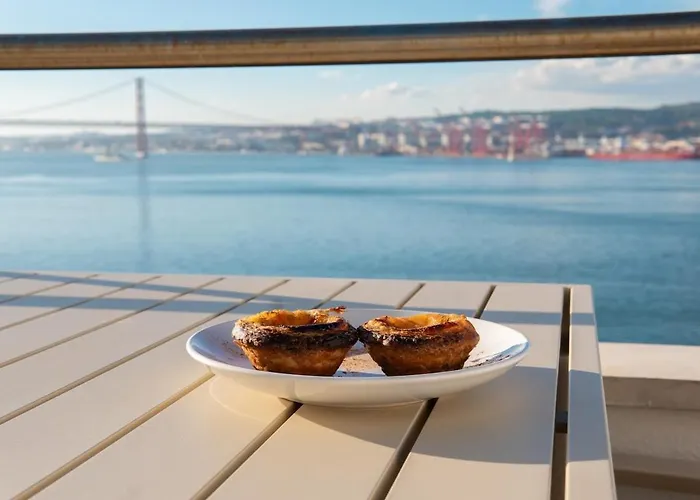 Luxury View & Balcony - Ac & Elevator Lejlighed