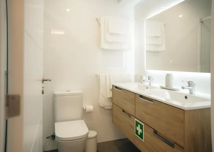 Luxury View & Balcony - Ac & Elevator