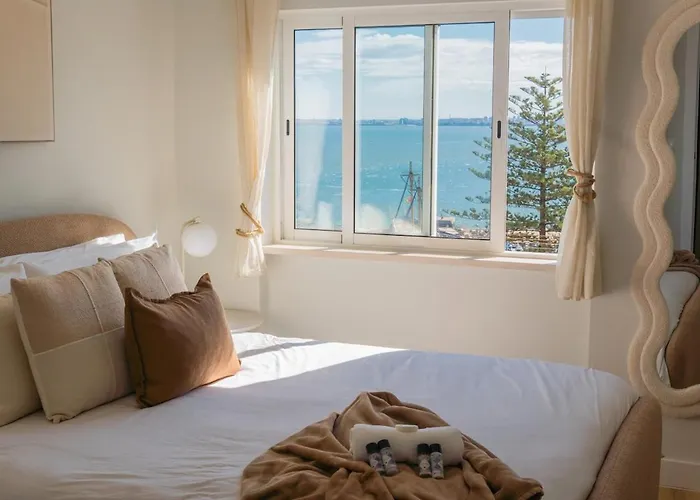 Luxury View & Balcony - Ac & Elevator