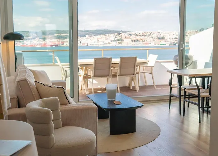Luxury View & Balcony - Ac & Elevator * Lisboa