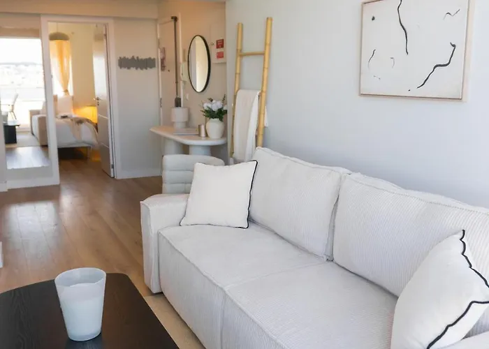 Luxury View & Balcony - Ac & Elevator