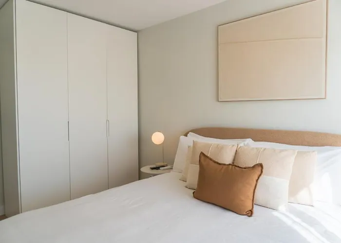 Luxury View & Balcony - Ac & Elevator Lejlighed *