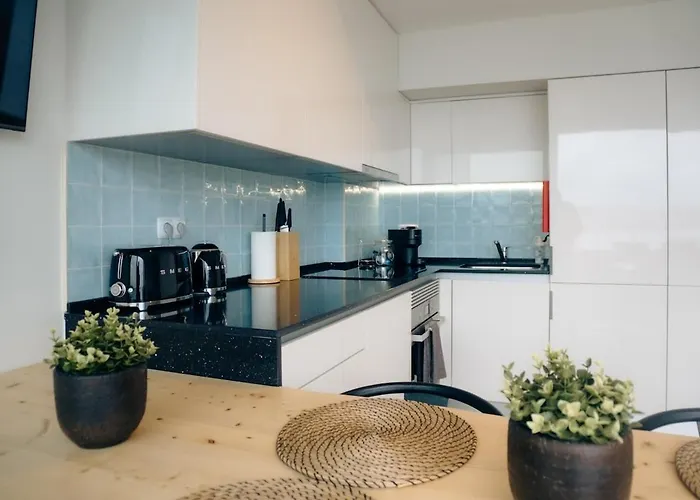 Luxury View & Balcony - Ac & Elevator