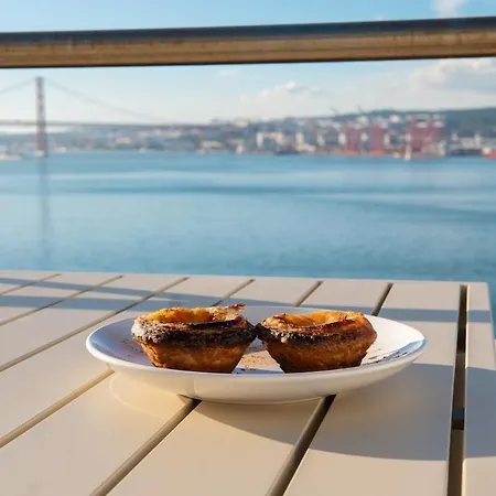 Luxury View & Balcony - Ac & Elevator 아파트