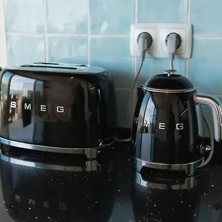 Luxury View & Balcony - Ac & Elevator 아파트 리스본